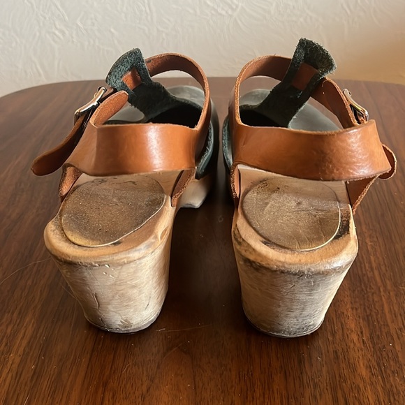 Swedish Hasbeens. Heeled clogs. Euro size 37. US 6.5. Green with brown strap. - Picture 3 of 3